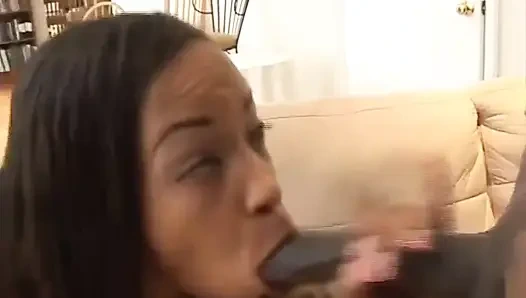 Seksi zenci hatun büyük yarağı seviyor