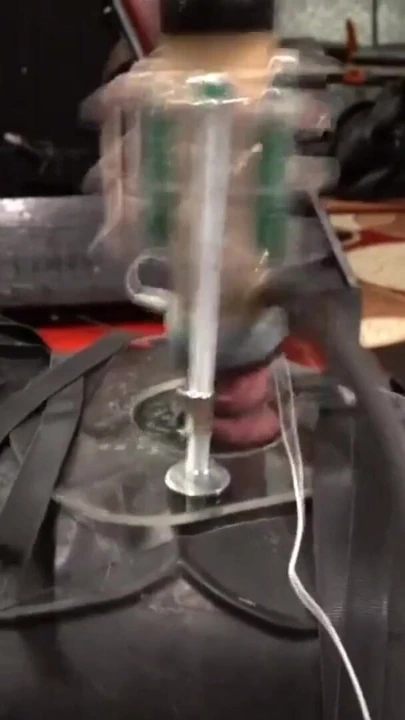 Lateks vac çanta ve elektro venüs 2000 lady diva cane zindanında sağıyor | Klip 1