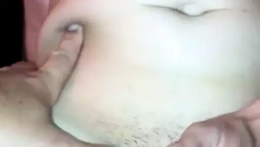 Esposa madura se mastura mientras la cogen