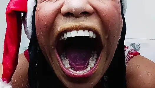 Noel'de Duşta Esnemek