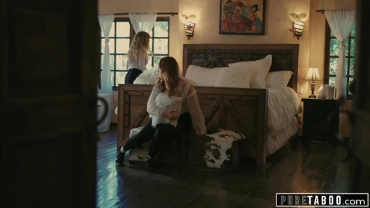 Lena Paul Beklenmedik Bir Şekilde Sıcak Üçlü Sırasında İçine Boşaldı