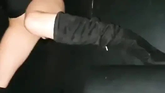 Vanessinha zafer deliğine gider ve çok heyecanlanır