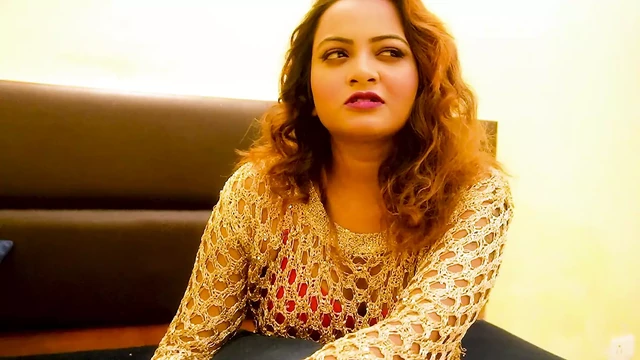 Ev sahibinin asılan oğlu seksi kiracısını becerdi