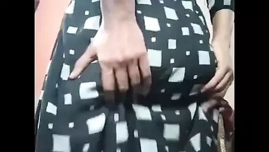 Kalın mallu kız sari içinde twerk yapıyor - desi yenge sallıyor