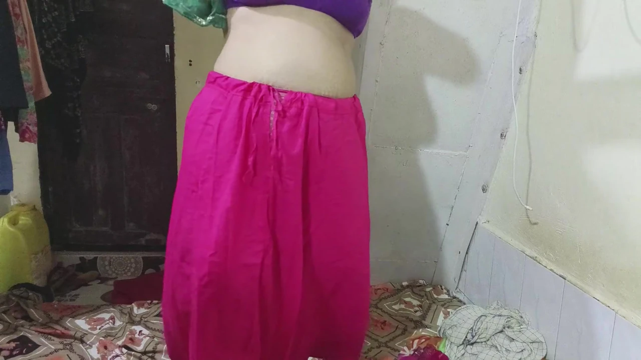 भारतीय कमसिन लड़के ने दोस्त की सेक्सी मम्मी के साथ हॉट सेक्स किया, हॉट वेबसीरीज सेक्स