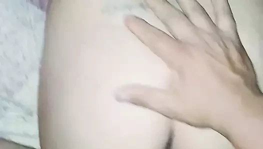 Bana yarak veriyor ve amcığımın içine boşalıyor