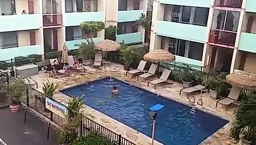 Sıcak bebek verir bir oral seks üzerinde bir balkon