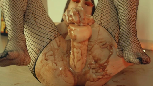 Büyük bir yapay penis ile yoğun anal çikolata lanet (amatör, esneme, orgazm, ağ, esmer, genç)