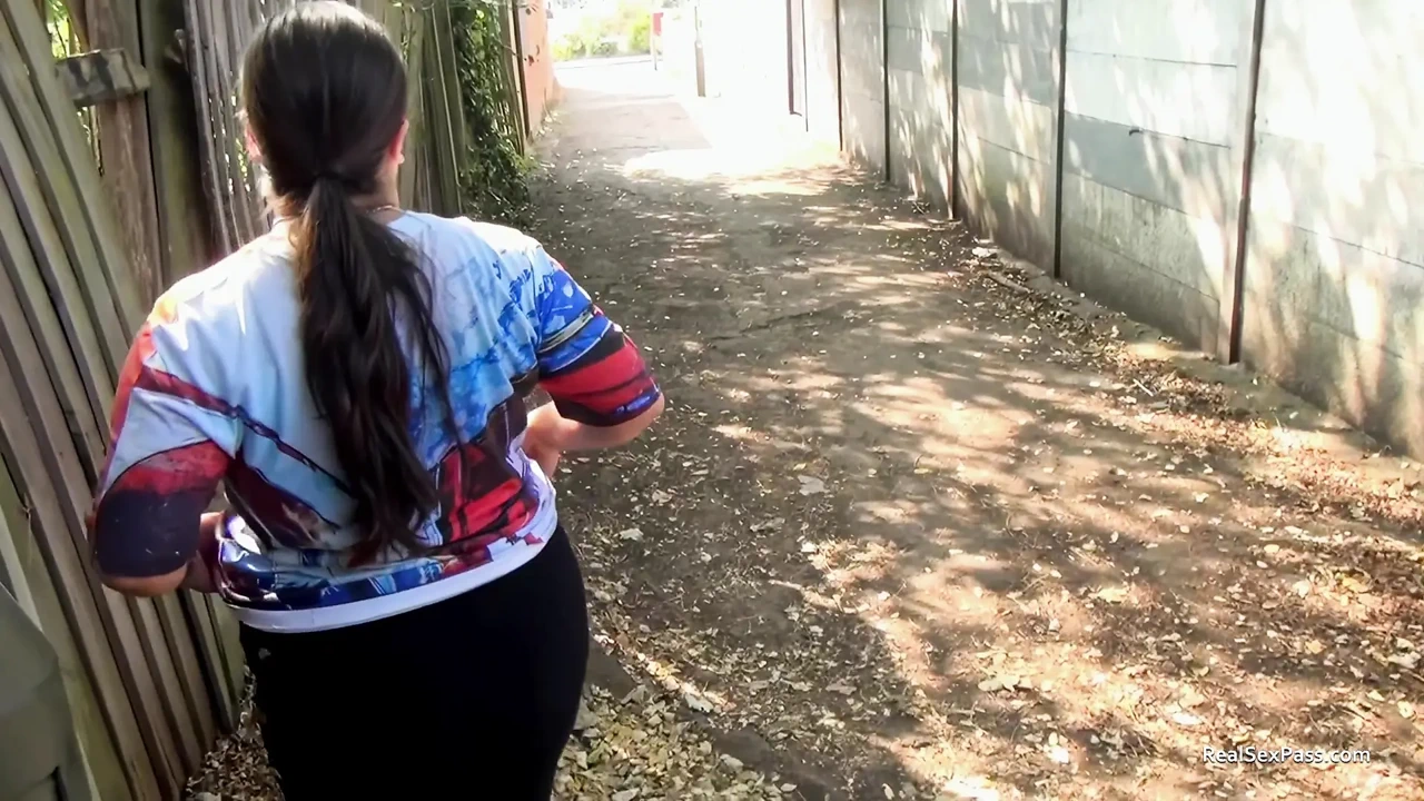 Exclusive: Short And Thick Brunette Outdoor Pising And Public Flashing Amateur Porn Feat Kimberly Scott (High Quality) - Singapore Special