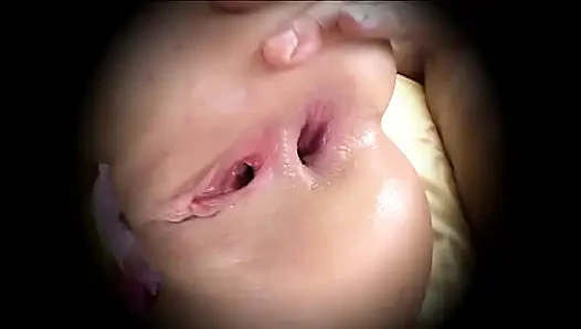 Tüm yol boyunca yarak emiyor ve sonra dölünü içiyor