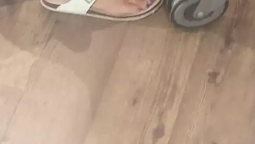 Ateşli orta yaşlı seksi kadının ayakları