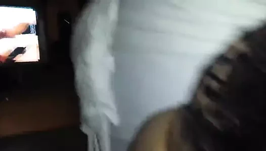 İri güzel latin kadın yutuyor