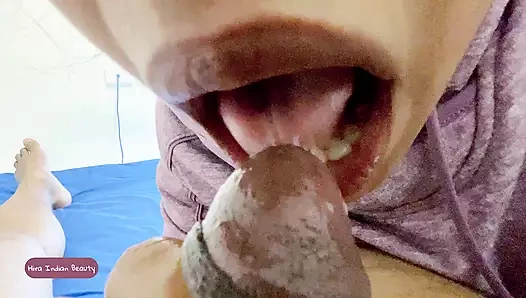 Azgın Hintli üvey anne üvey oğlunun yarağına tapıyor - tükürük damlayan en ateşli sakso - sesli