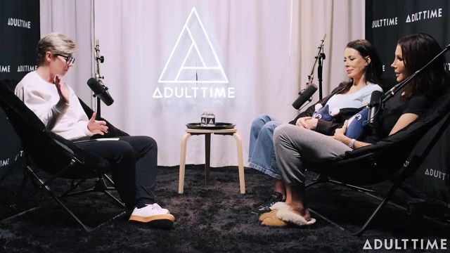 Shay Sights ve Reagan Foxx: ikizler, orta yaşlı seksi kadın patlaması ve beni de içeri al | Adult Time Podcast