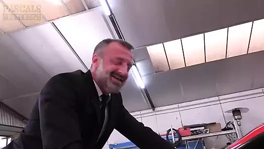 Pascalssubsluts - şehvetli orta yaşlı seksi kadın Roxi Keough borularını temizletiyor