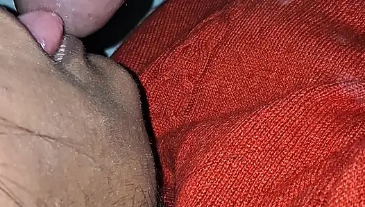 Hintli evli kadın kocasını sikiyor