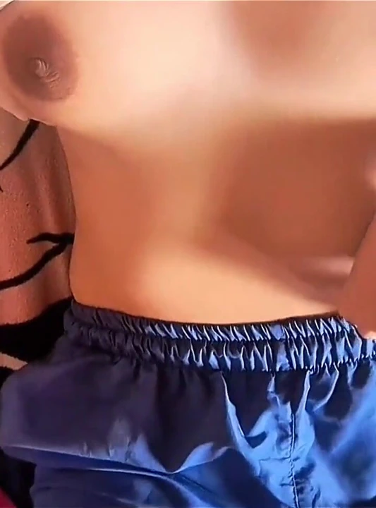 Utangaç latin kız baştan çıkarılıyor ve sert sikiliyor