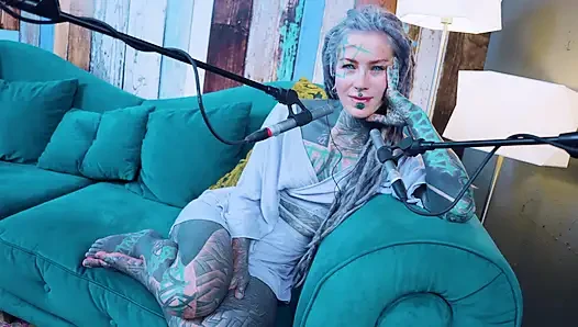 Hakkında konuşuyorum n - gerekli - asmr podcast sfw konuşuyor gotik sıska kız dreadlocks dövmeli model dövmeli kız