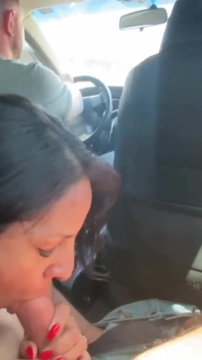 Эмоциональный момент из "Я много кончил в лицо шаловливой милфе"