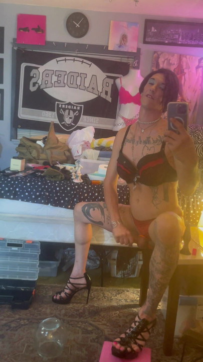 Sissy jerkOFF