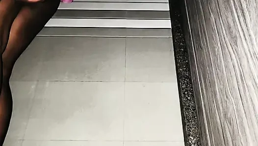 İri göğüslü Hintli kız seks yapıyor