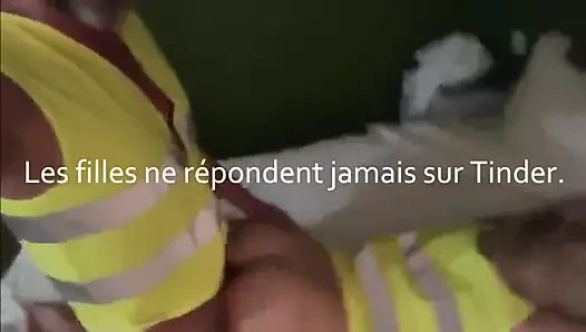 Couple de gilets jaunes baise en levrette !