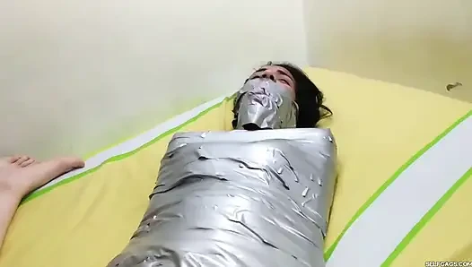 Kötü cadı ve mumyalanmış kaltak