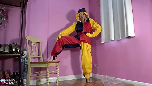 Farmerrain pvc yağmur giyim ceketi kutu açıyor ve tam fetiş elbisesi