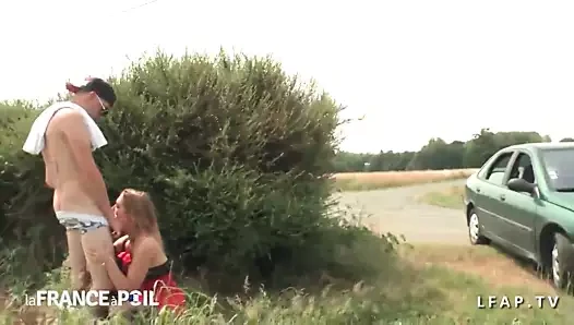 Petite pute francaise defoncee au bord de la route