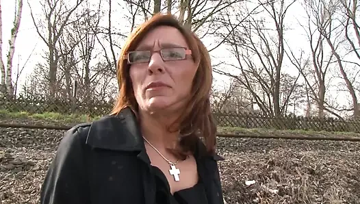 Hevesli sürtükler mastürbasyon yaparken onlarla eğleniyor