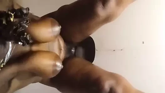Büyük tombul abanoz memeler tia zevk the gloryhole