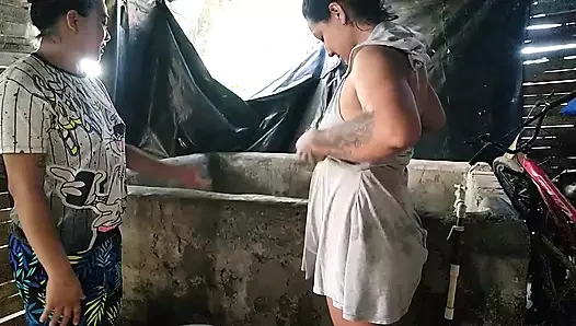 Komşu suyu olmadığı bahanesiyle evime gelirdi ama gerçekte beni kışkırtmaya geldi