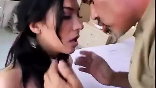 Seksi latin göt deliğini sert siktiriyor