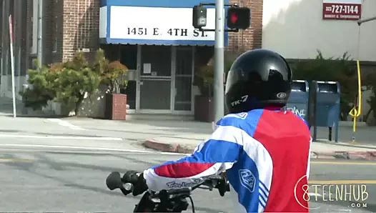 Bodrumda ateşli üçlü seks