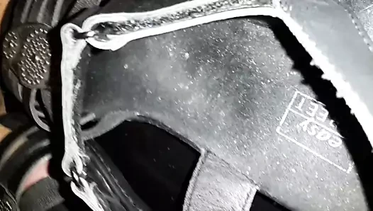 Ayakkabı sikişi döl ayakkabı mules sikişiyor