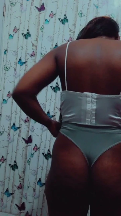 Look how my butt sounds you'll love seeing my butt move great You like it comment | Clip 2