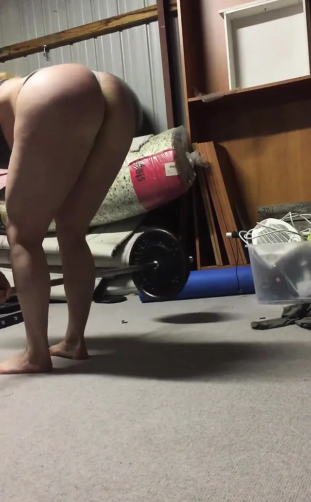 Тренировка крошки и ее крутой мускулистой задницы - часть 5