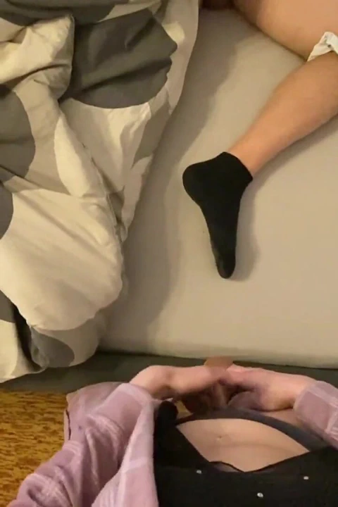 Güçlü çiftlik kızı - Alman çiftlik kızı kocasını bir monsterdildo ile yakalayınca şok olduktan sonra görevi alıyor