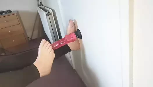 Ayaklarımda sert sikini kullanmak ve seni kedimin her yerine boşalmak istiyorum