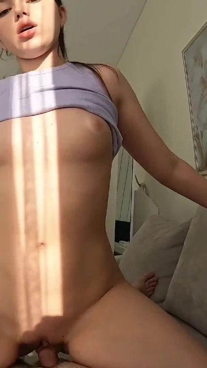 Сногсшибательный момент из "Сосед пришла просить соли и секса. Трахнул горячую соседку".