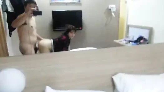 Angelie'nin bu adamın sunduğu daha fazla ete ihtiyacı var.