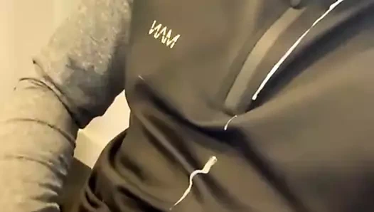 Chav delikanlı boşalan (kremsi yük)