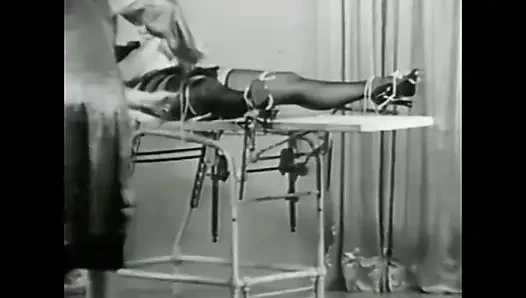 Kızlar kendilerini bağlıyor