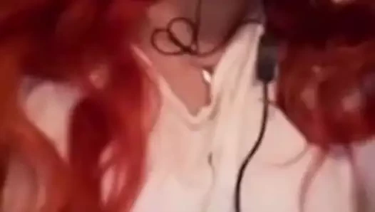 Hemsire soyunup bosaliyor