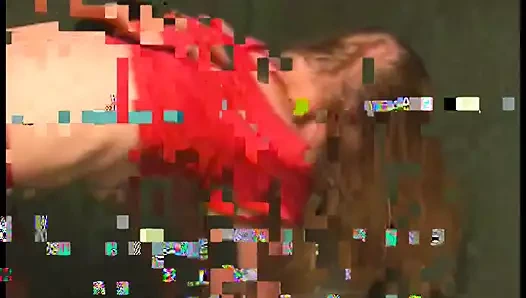 Sevimli sarışın lanet önce banyoda sızıntısını gösterir