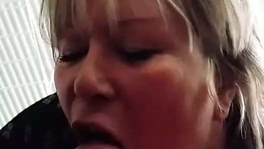 Ev temizlikçisi ve öğrenci..