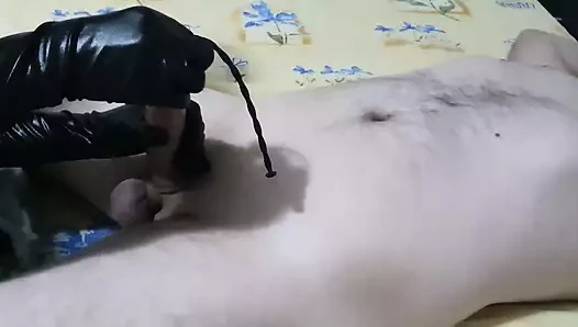 Ateşli kadın egemenliği, büyük dilatörle kölenin yarağının üretral sesi, cbt, lateks eldivenler elle muamele, mahvolmuş orgazm