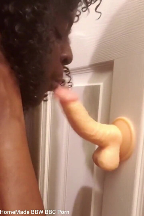 Oral seks uygulaması monte dildo emiyor