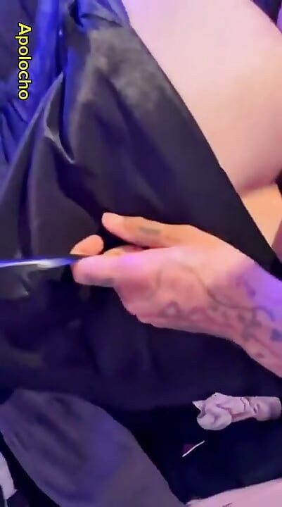 Gotik altern ve ünlü kız, kolayca sokmama izin vermiyor