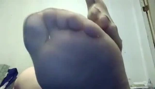 Onun bbw ayaklarının kokusunu almak ister misin?